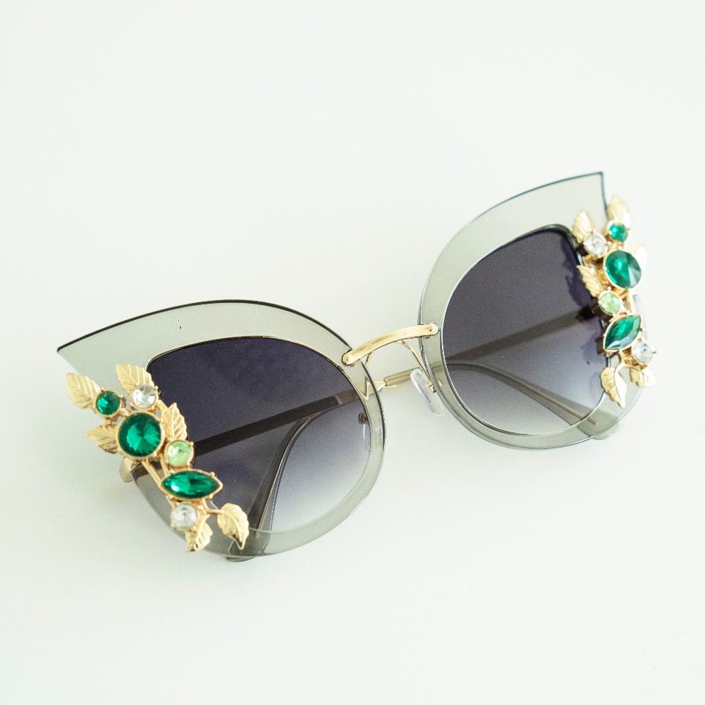 Vintage Inspired Jeweled Women's cat eye sun glasses
